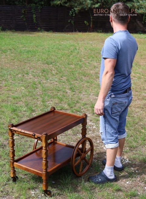 antyczny barek vintage na kółkach