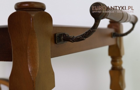 stylowy barek retro z mosiężnymi elementami