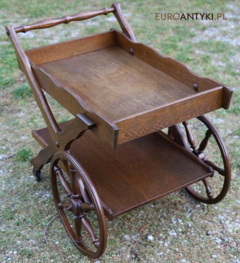 dębowy barek z epoki rustykalnej