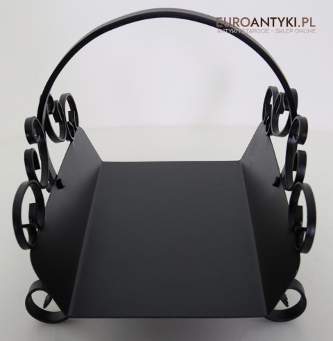 stary stojak na drewno kominkowe z epoki