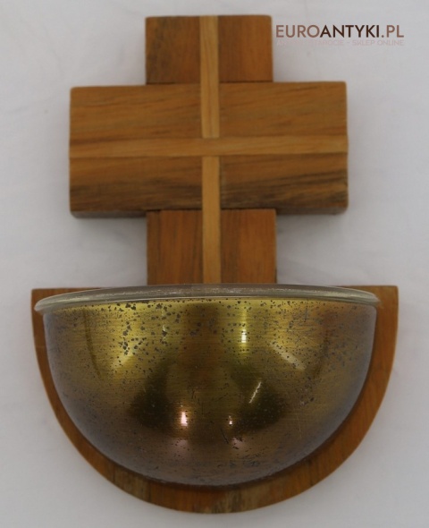 naczynie na wodę święconą z drewna i mosiądzu