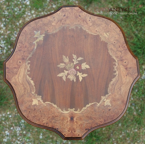 stolik vintage w stylu neorenesansowym