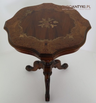 Stolik retro w stylu ludwikowskim / neorenesansowym – intarsje, połowa XX wieku