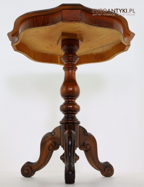 elegancki stolik kawowy ludwikowski