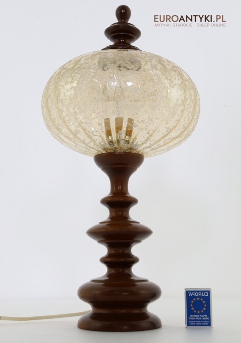 stylowa lampa stołowa z drewna i szkła