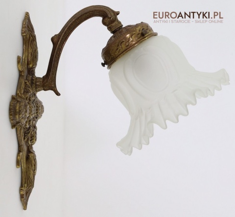 stylowy kinkiet ścienny vintage z epoki