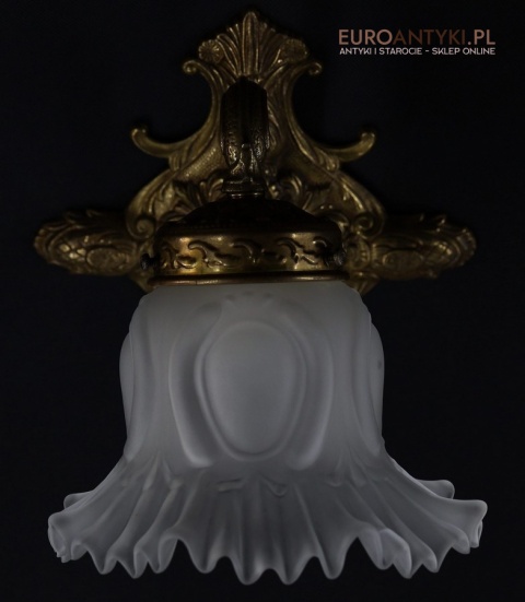 lampa ścienna retro z białym kloszem