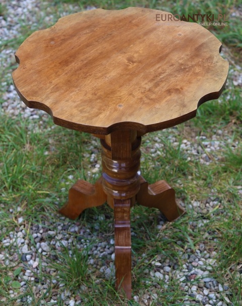 stylowy stolik drewniany retro