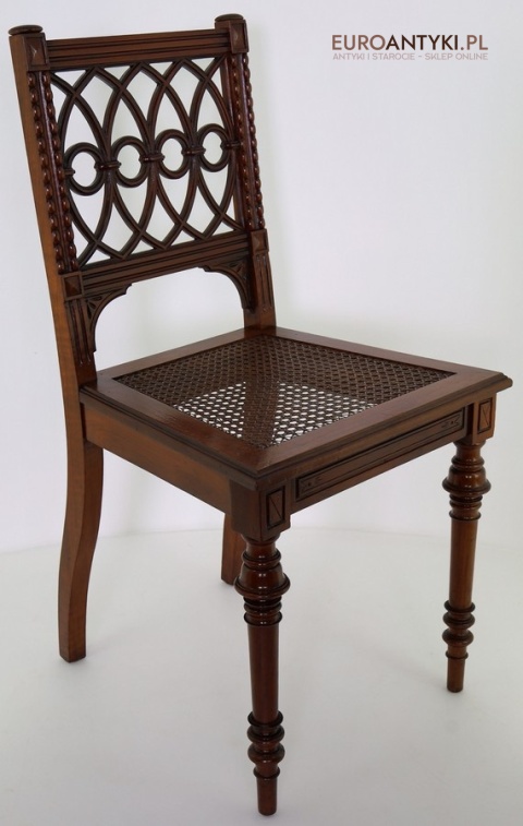 dębowe krzesło z rattanowym siedziskiem