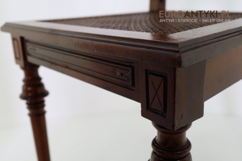 krzesło klasyczne z plecionką