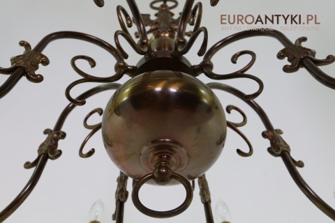 mosiężny żyrandol pająk z dawnych lat