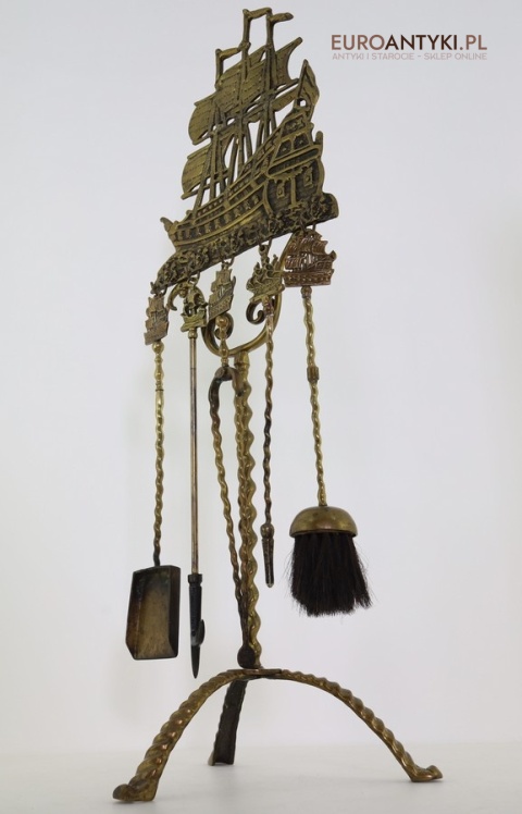 muzealny marynistyczny stojak kominkowy z żaglowcem