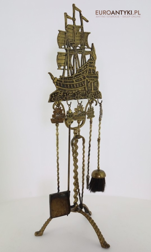 stylowy zestaw kominkowy z żaglowcem