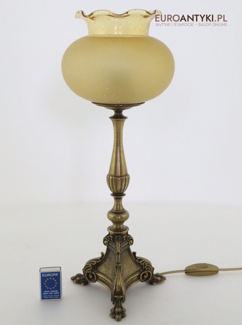 lampka stołowa z kloszem florystycznym