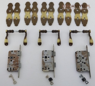 Antyczny komplet klamek drzwiowych z zamkiem – mosiądz retro vintage