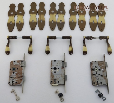 Antyczny komplet klamek drzwiowych z zamkiem – mosiądz retro vintage