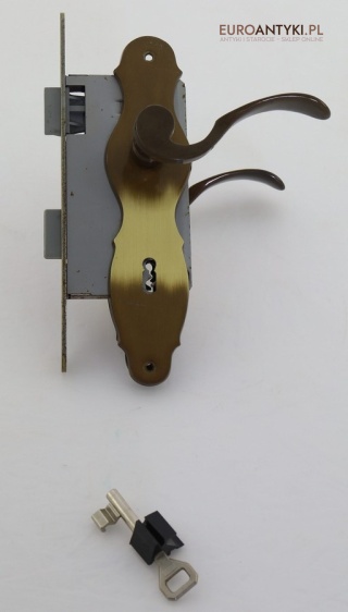 Antyczny komplet klamek drzwiowych z zamkiem – mosiądz retro vintage