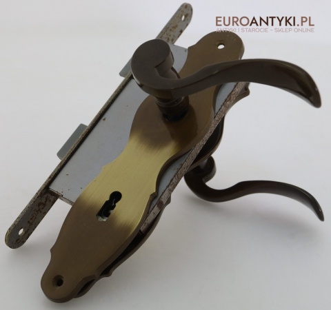 Antyczny komplet klamek drzwiowych z zamkiem – mosiądz retro vintage