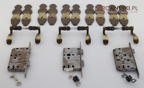 Antyczny komplet klamek drzwiowych z zamkiem – mosiądz retro vintage