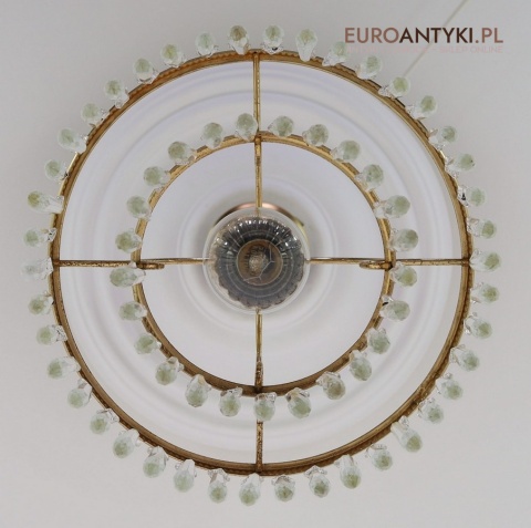 mały okrągły żyrandol z kryształami