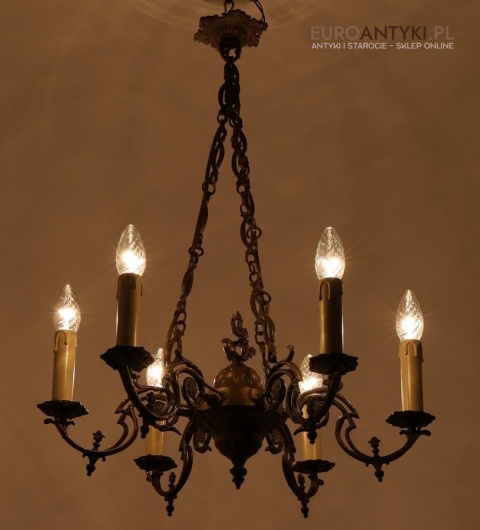 mosiężny żyrandol pałacowy