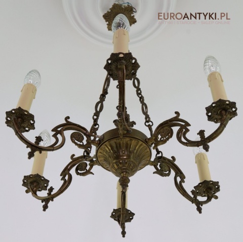 antyczny żyrandol vintage do salonu