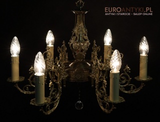 Antyczny żyrandol mosiężny w stylu francuskiego rococo – dekoracyjne oświetlenie vintage