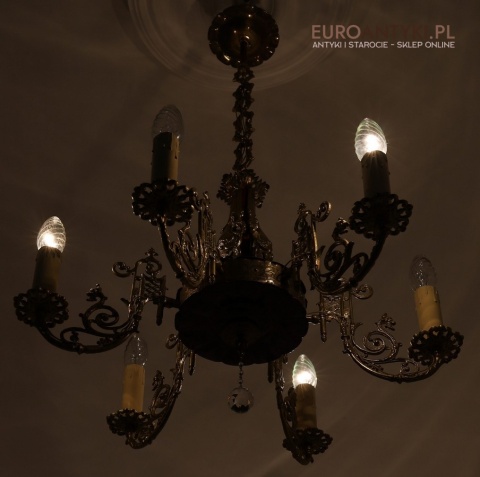 mosiężny żyrandol rokokowy