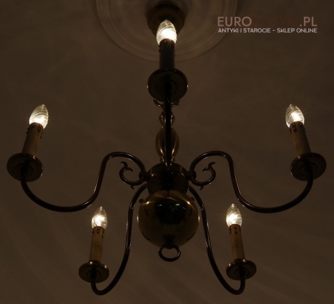 stylowy żyrandol mosiężny pająk