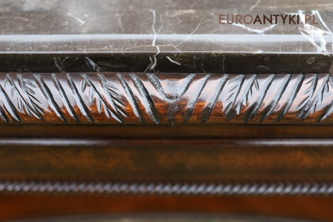 stolik retro z drewnianym obrzeżem