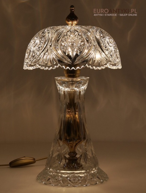 elegancka lampa stołowa z kryształu i mosiądzu