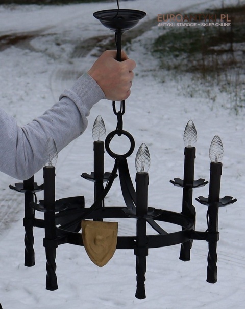 dekoracyjny żyrandol rycerski vintage