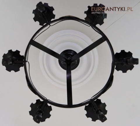 stylowy okrągły kuty żyrandol