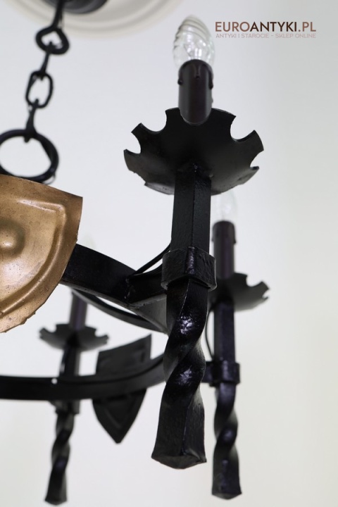 elegancki żyrandol zamkowy