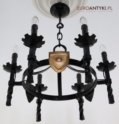 zabytkowy żyrandol rycerski vintage