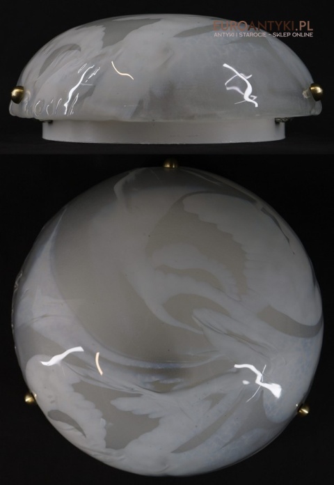 biały plafon z grubego szkła opalinowego