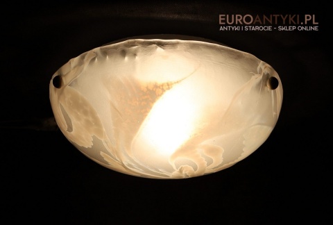 okrągły plafon szklany w stylu murano