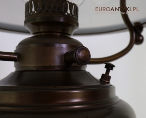 stare lampy retro na sufit