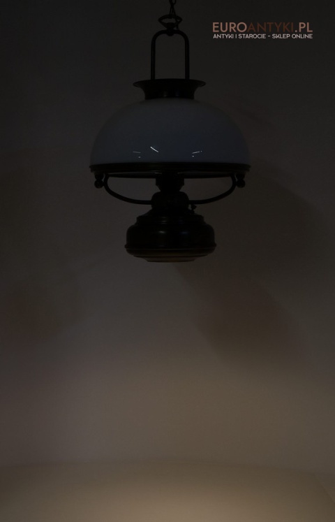 duża dwupunktowa lampa retro z mlecznym kloszem