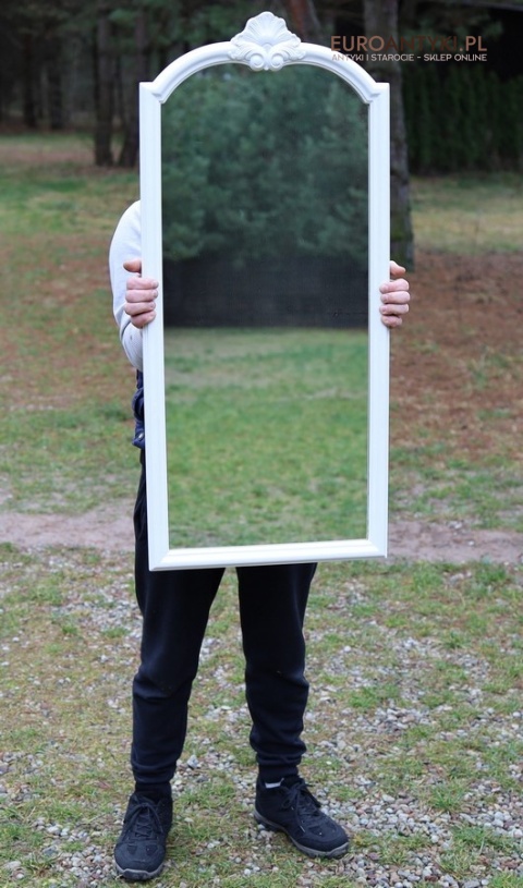 białe lustro stylowe do garderoby retro