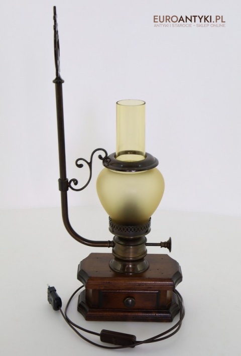 stołowa drewniana lampa retro z epoki