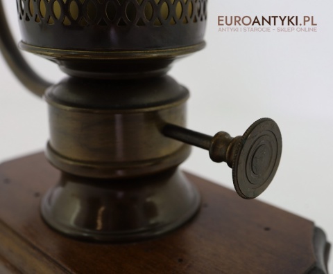 rustykalna lampa stołowa francuska