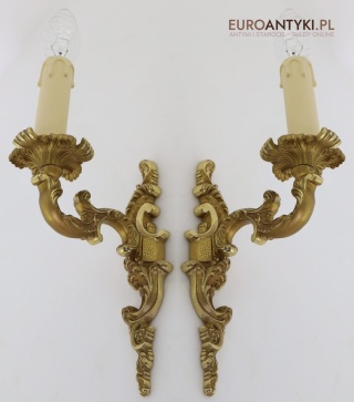 2 antyczne kinkiety mosiężne rococo z epoki – stylowe oświetlenie pałacowe