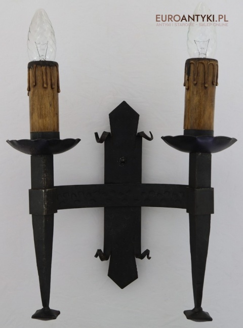 duży kinkiet rycerski z kutego metalu