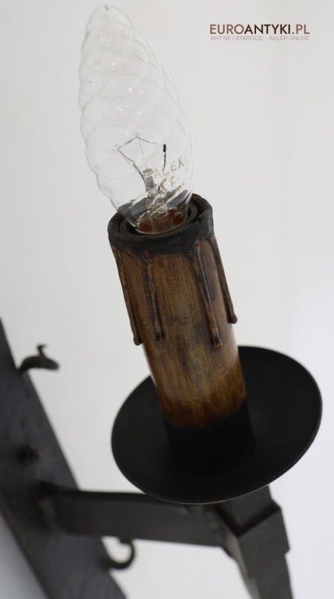 pojedynczy kinkiet średniowieczny z epoki