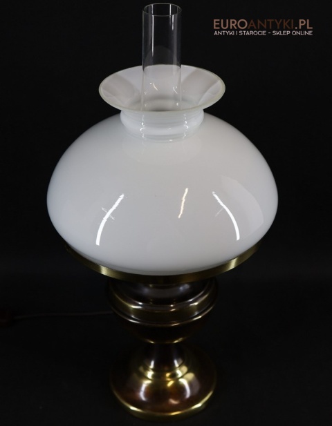 klasyczna lampa stołowa z dawnych lat