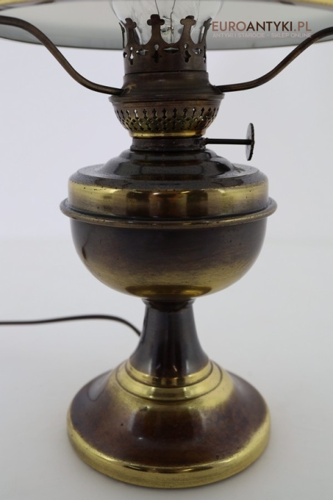 stołowa lampa z mosiądzu z patyną znaki starości