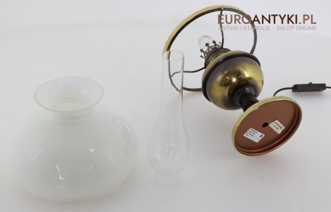 starodawna lampa stołowa stylizowana vintage