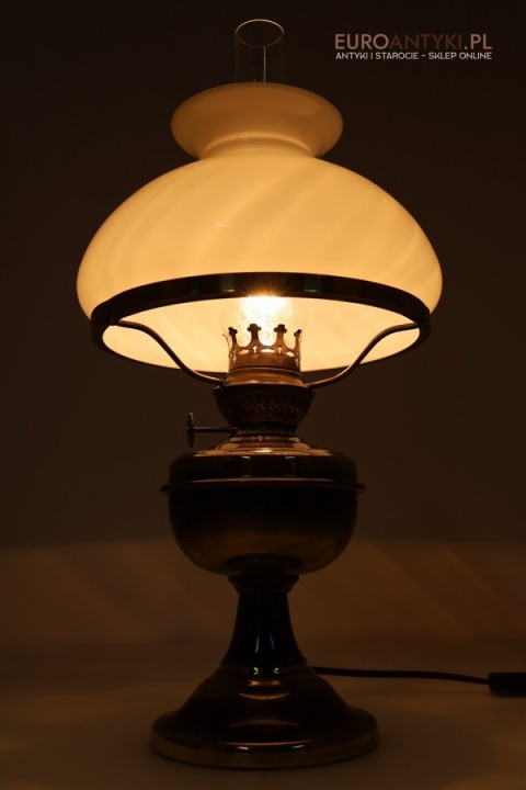 klimatyczna lampa stołowa w stylu naftowym