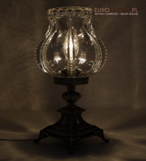 klasyczna lampka stołowa stylowa z epoki